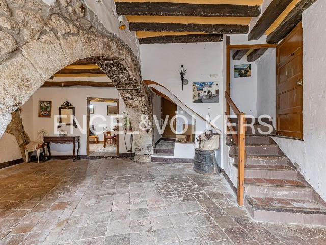 Casa en venta en Canyelles. Masía histórica en el centro de Canyelles. Casas.
