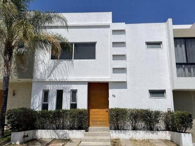 Casa en venta en casa fuerte Tlajomulco de Zuñiga