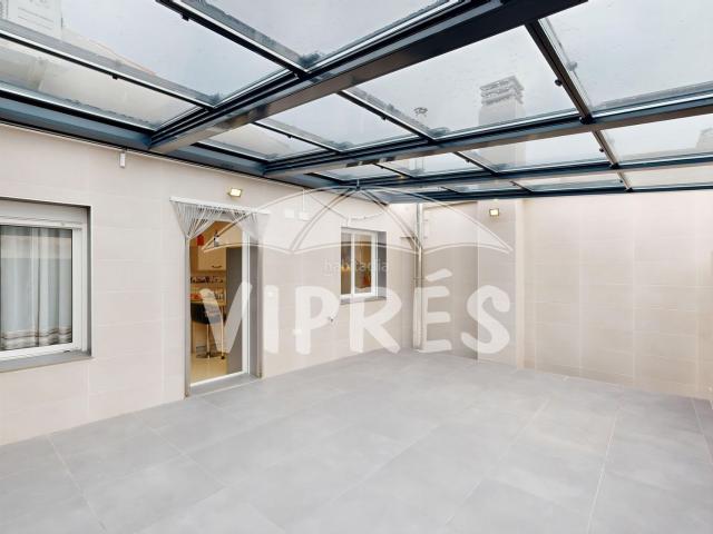 Casa en venta en Casar de Cáceres. Venta de casa en el Casar de Cáceres de 4 habitaciones y 4 baños, con terraza, bodega y garaje. Casas Casar de.
