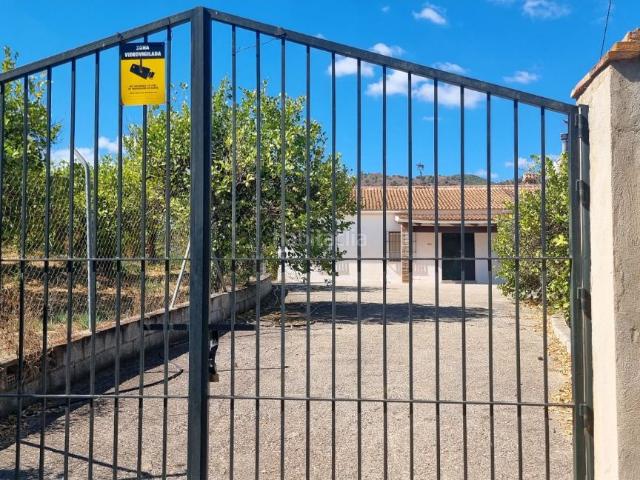 Casa en venta en Casarabonela. Finca rústica con 2 viviendas: 1 cortijo y una casa rural. Casas.