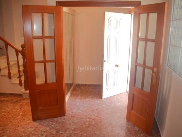Casa en venta en Casinos. Espectacular vivienda unifamiliar tipo dúplex con patio tradicional y terraza en Casinos. Casas.