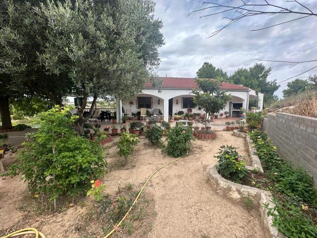 Casa en venta en Caspe. CASA CON TERRENO EN CASPE. Casas.