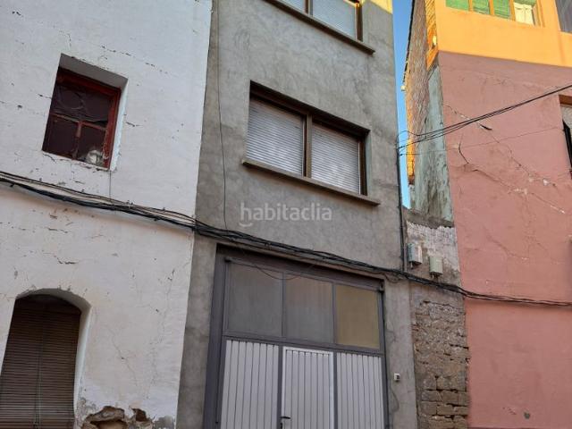 Casa en venta en Caspe. GRAN OPORTUNIDAD EN CASPE: Casa unifamiliar de 5 plantas + local comercial. Casas.
