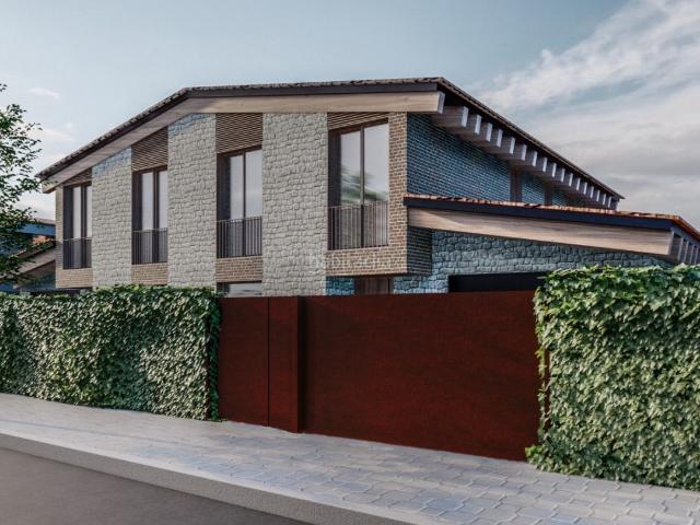 Casa en venta en Casserres. Obra nueva en Casserres desde 295.000 con jardín y parking. Casas.