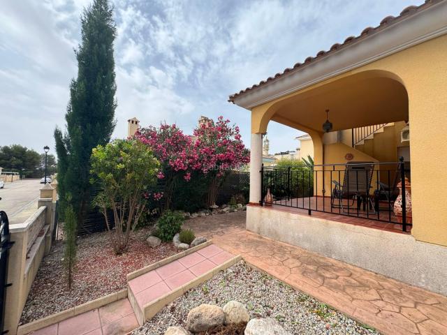 Casa en venta en Castalla. Encantadora casa de 3 dormitorios en Pinada del Río. Casas.