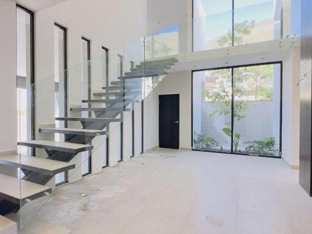 CASA EN VENTA EN CASTAÑOS DEL VERGEL, CARRETERA NACIONAL – 3 Recámaras Terraza