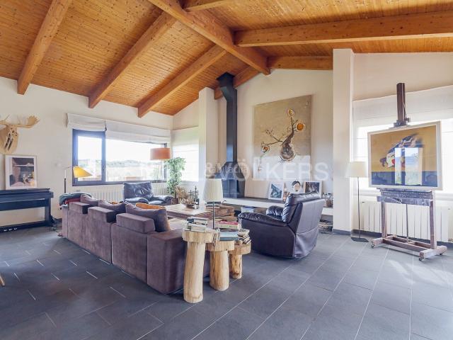 Casa en venta en Castellterçol. Casa de una sola planta con espacioso jardín. Casas.