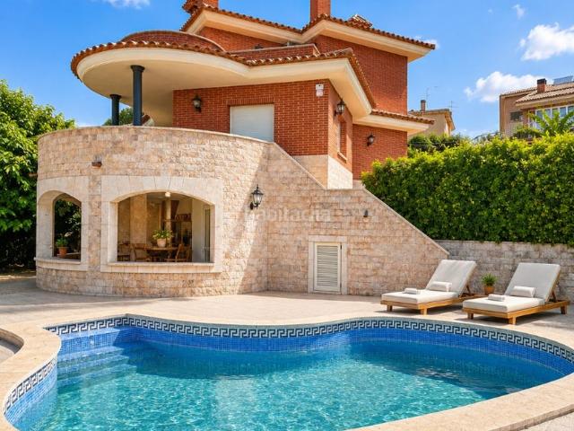 Casa en venta en Castellvell del Camp. Chalet independiente de 426 m² con piscina, terrazas y vistas en Castellvell del Camp. Casas Castellvell del.