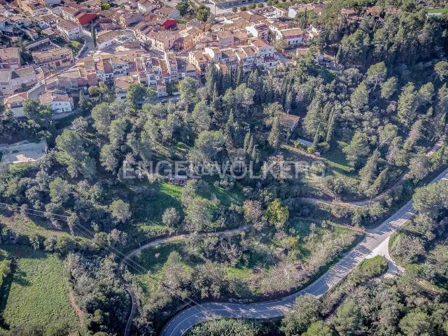 Casa en venta en Castellví de Rosanes. Oasis mágico en la naturaleza con potencial para urbanizar. Casas Castellví de.