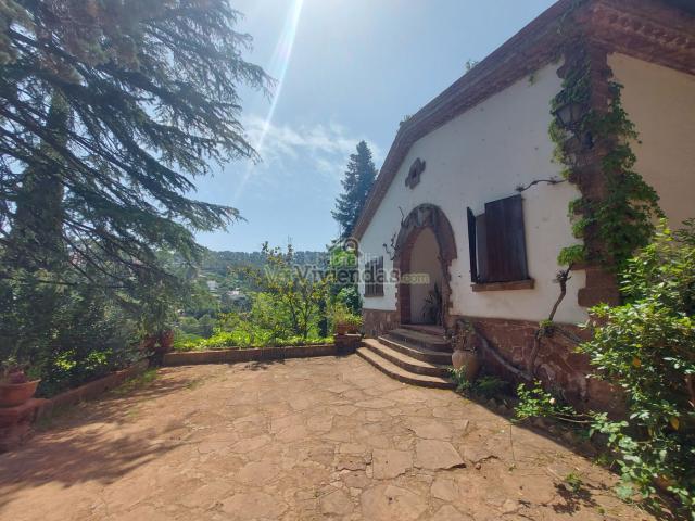 Casa en venta en Castellví de Rosanes. Espectacular masía con piscina. Casas Castellví de.