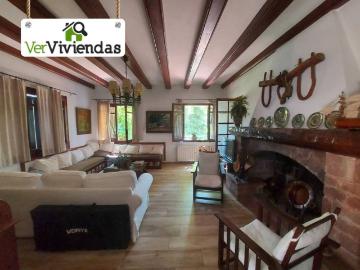 Casa en Venta en Castellví de Rosanes