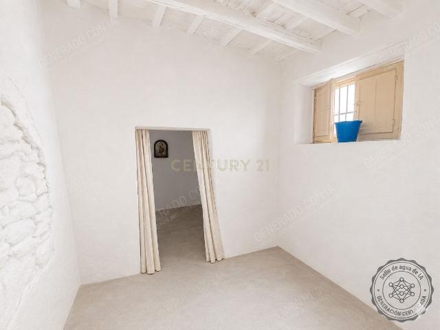 Casa en venta en Castell de Ferro. Casa para reformar en pleno centro de Castell de Ferro, a 3 minutos de la playa. Casas Castell de.