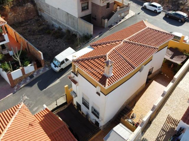 Casa en venta en Castell de Ferro. Estupenda casa unifamiliar en Castell de Ferro a pocos minutos de la playa. Casas Castell de.