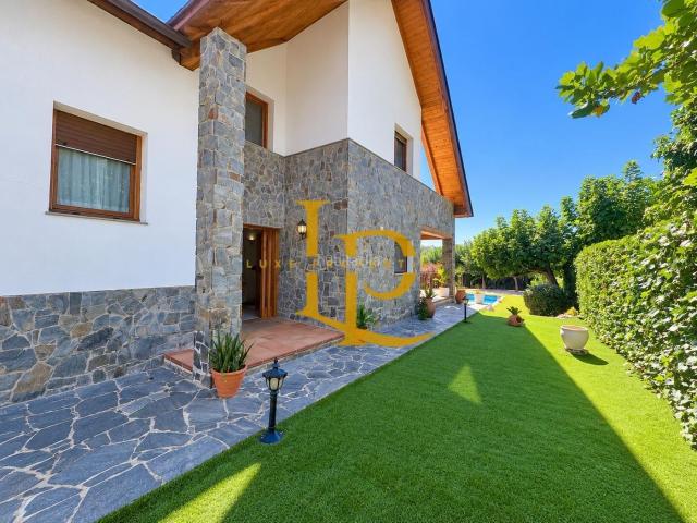 Casa en venta en Castellar del Vallès, Can Font Ca n'Avellaneda. EXCLUSIVA PROPIEDAD UNA CASA EXTRAORDINARIA DE 500 m² SOBRE UNA PARCELA DE 1.209 m². Casas Castellar del.