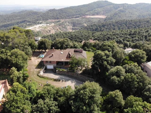 Casa en venta en Castellar del Vallès, El Racó Sant Feliu del Racó. Vive rodeado de naturaleza y confort en esta espectacular casa unifamiliar en Castellar del Vallès. Casas Castellar del.