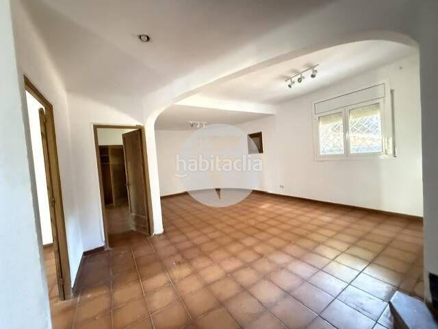 Casa en venta en Castellar del Vallès, El Racó Sant Feliu del Racó. Casa en venta en Sant Feliu del Racó con terraza, chimenea y garaje. Casas Castellar del.