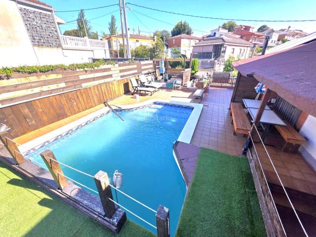 Casa en venta en Castellbisbal. ¡Casa unifamiliar independiente de 175m² y a 4 vientos con 2 plantas, terreno y piscina y buenas vistas a solo 35 minutos de BCN. Casas.