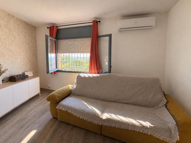 Casa en venta en Castellbisbal. Casa a cuatro vientos con terreno, barbacoa, porche y vistas espectaculares en Castellbisbal. Casas.