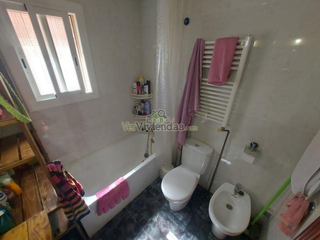 Casa en venta en Castellbisbal. Bonita casa con piscina. Casas.