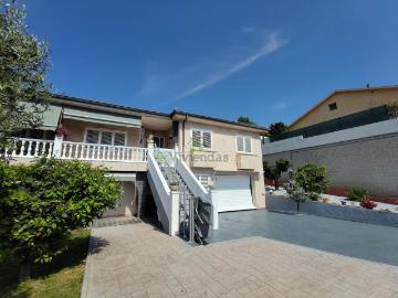 Casa en venta en Castellbisbal. Espectacular casa con piscina. Casas.