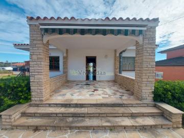 Casa en venta en Castellbisbal. Preciosa casa con jardín. Casas.