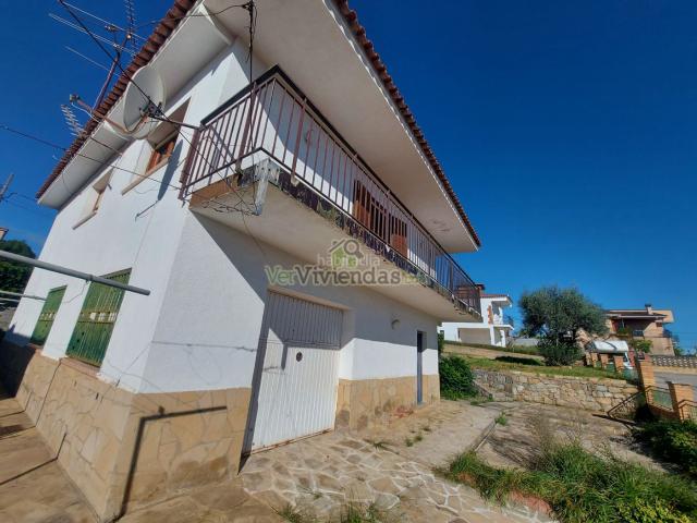 Casa en venta en Castellbisbal. Preciosa casa con jardín. Casas.