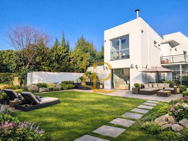 Casa en venta en Castellbisbal. ESPECTACULAR CASA DE DISEÑO DE DOS PLANTAS CON JARDÍN EN CASTELLBISBAL. Casas.
