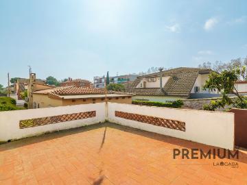Casa en venta en Castelldefels, Can Bou. Casa o chalet independiente de 110m2 en venta en Can Bou. Casas.