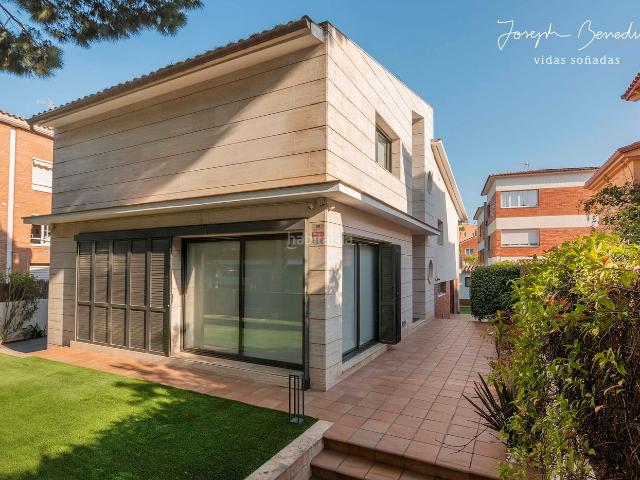 Casa en venta en Castelldefels, Can Bou. LA CASA DE LYNETTE. Casas.
