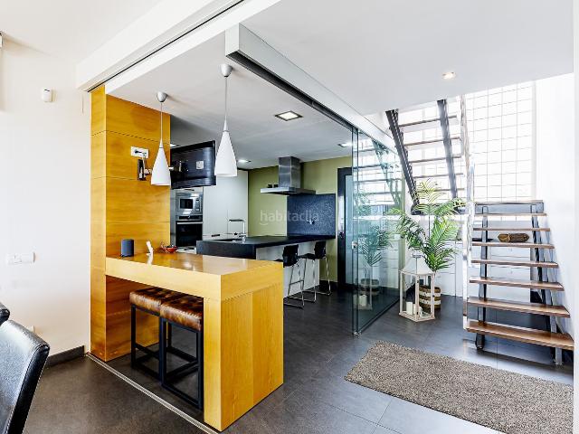 Casa en venta en Castelldefels, Baixador. Exclusiva villa de diseño contemporáneo en primerísima línea de mar en Castelldefels. Casas.