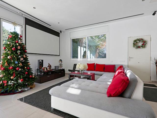 Casa en venta en Castelldefels, Bellamar. Casa reformada con piscina en Castelldefels. Casas.