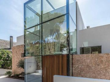 Casa en venta en Castelldefels, Bellamar. Exclusiva villa de ensueño con vistas frontales al mar en Bellamar. Casas.