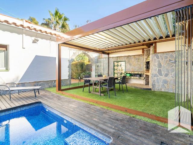 Casa en venta en Castelldefels, Bellamar. La Casa Agency presenta esta fantástica casa independiente en Bellamar Castelldefels. Casas.