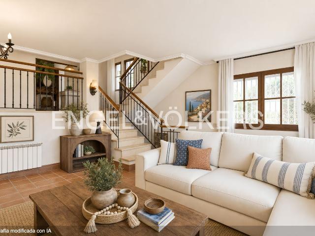 Casa en venta en Castelldefels, El Poal. Chalet con mucho encanto en El Poal. Casas.