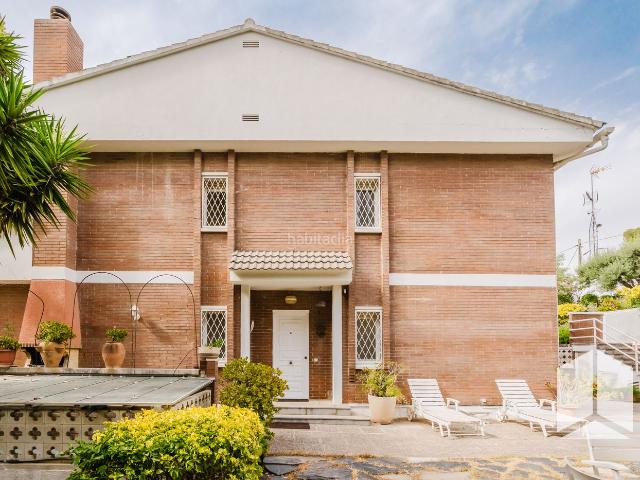 Casa en venta en Castelldefels, El Poal. CUATRO HABITACIONES TRES BAÑOS. Casas.