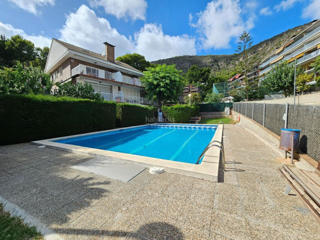 Casa en venta en Castelldefels, El Poal. FANTÁSTICA CASA PAREADA CON JARDÍN, TERRAZAS Y AMPLIOS ESPACIOS EN EL POAL DE CASTELLDEFELS. Casas.