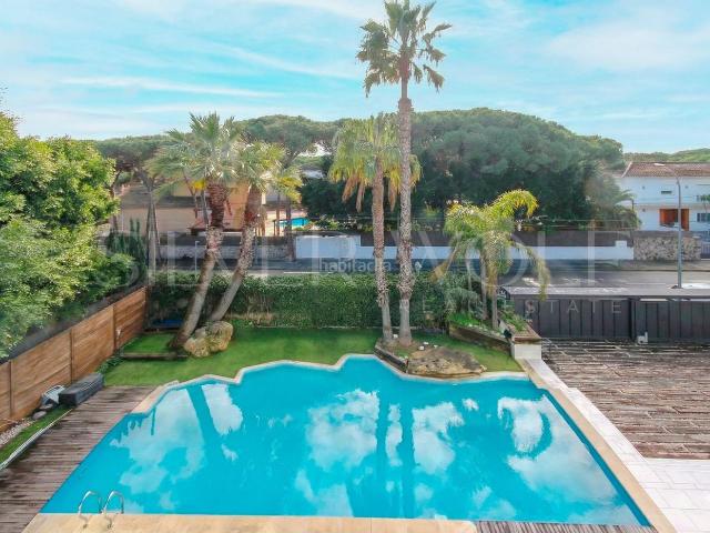 Casa en venta en Castelldefels, La Pineda. BELLEZA MARINA. Casas.