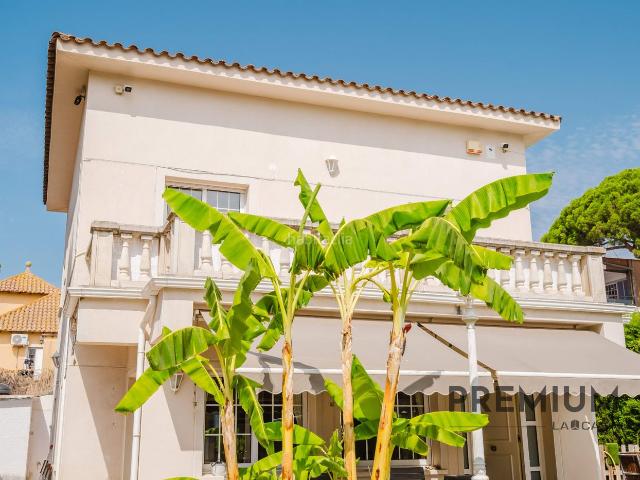 Casa en venta en Castelldefels, La Pineda. CASA A LA VENTA En Carrer 14, Castelldefels, Barcelona, Catalunya, España. Casas.