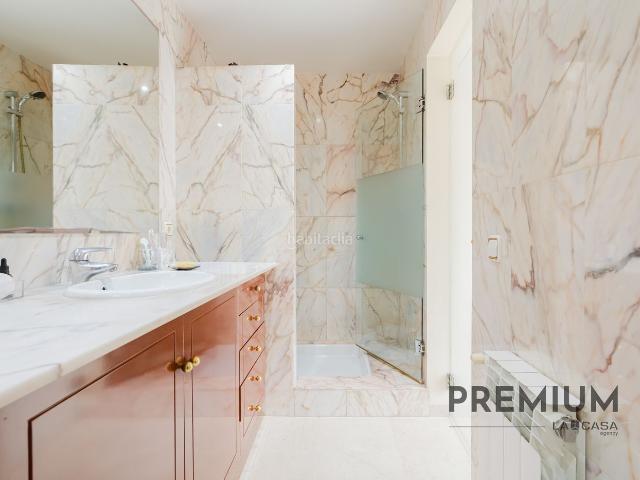Casa en venta en Castelldefels, La Pineda. Casa de 218 m con 3 dormitorios y jardín privado en Castelldefels. Casas.