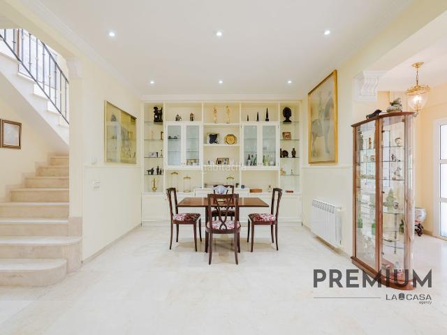 Casa en venta en Castelldefels, La Pineda. Contacta por WhatsApp con AzulCasas.