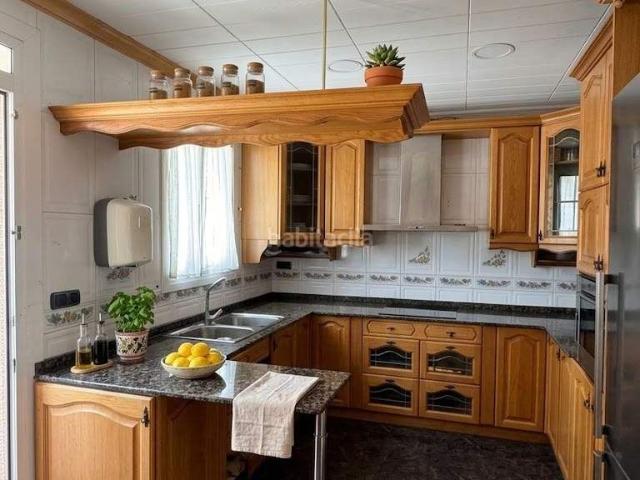 Casa en venta en Castelldefels, Lluminetes. Casa Esquinera en Zona Playa Castelldefells 5 habitacviones. Casas.
