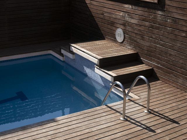 Casa en venta en Castelldefels, Montmar. Villa amplia y luminosa con impresionantes vistas al mar desde una zona céntrica en Castelldefels. Casas.