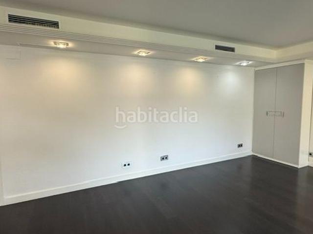 Casa en venta en Castelldefels, Montmar. CASA OBRA SEMINUEVA CON VISTAS AL MAR EN ZONA MONTEMAR RESIDENCIAL. Casas.