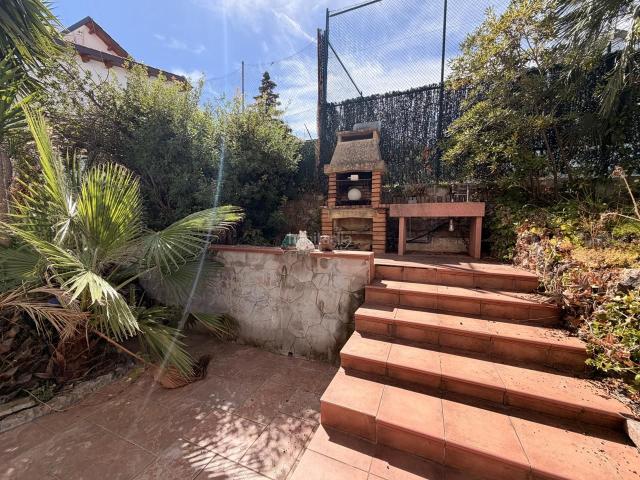 Casa en venta en Castelldefels, Montmar. Espectacular casa unifamiliar en Montemar Bajo, Castelldefels. Casas.