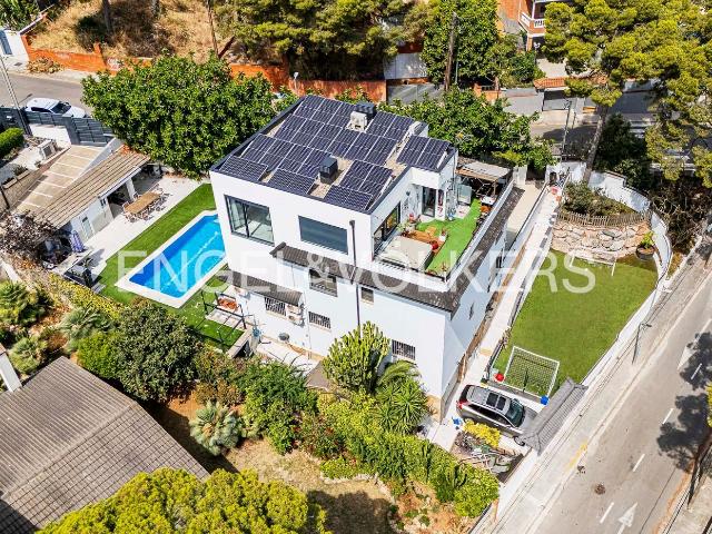 Casa en venta en Castelldefels, Montmar. Exclusiva casa con vistas al mar y zona wellness. Casas.