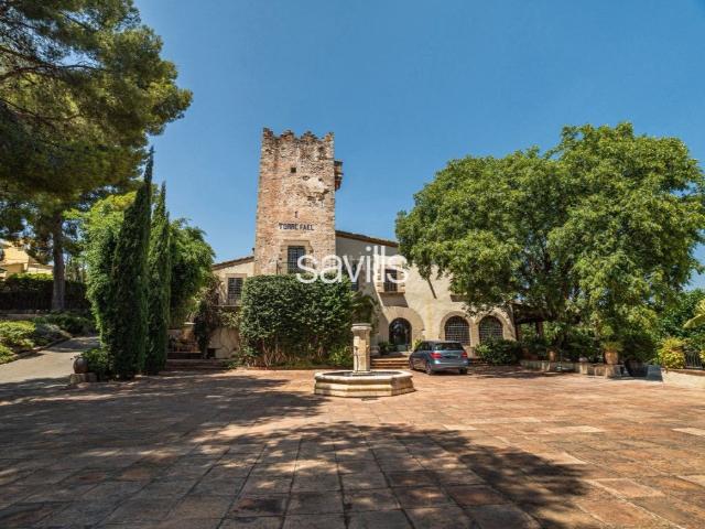 Casa en venta en Castelldefels, Montmar. Impresionante Torre a la venta en Castelldefels. Casas.