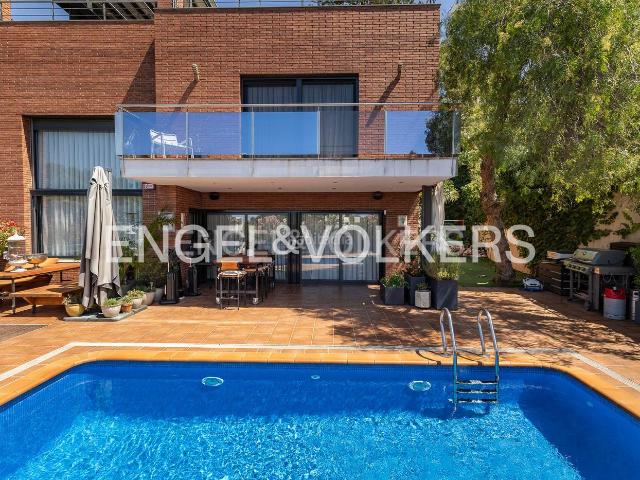 Casa en venta en Castelldefels, Montmar. Preciosa casa con licencia turística. Casas.