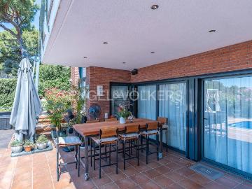 Casa en venta en Castelldefels, Montmar. Preciosa casa con licencia turística. Casas.