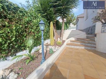 Casa en venta en Castellet i la Gornal. Casa en venta en Costa Cunit con licencia turística!. Casas Castellet i la.