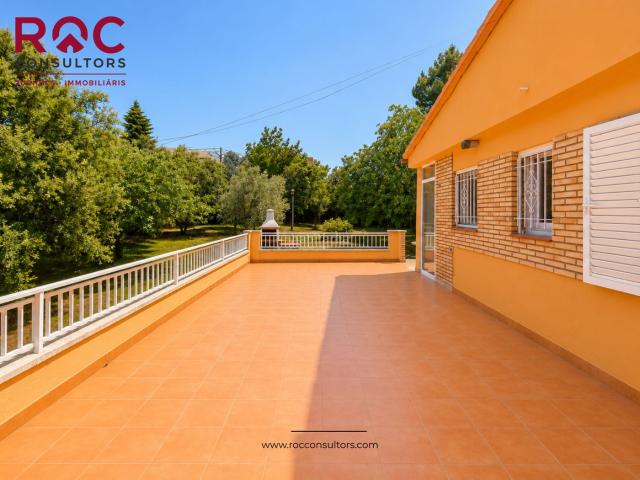 Chalet en venta en Castellnou de Bages. Casa a cuatro vientos con 1.803 m de parcela en el Serrat de Castellnou. Chalets Castellnou de.
